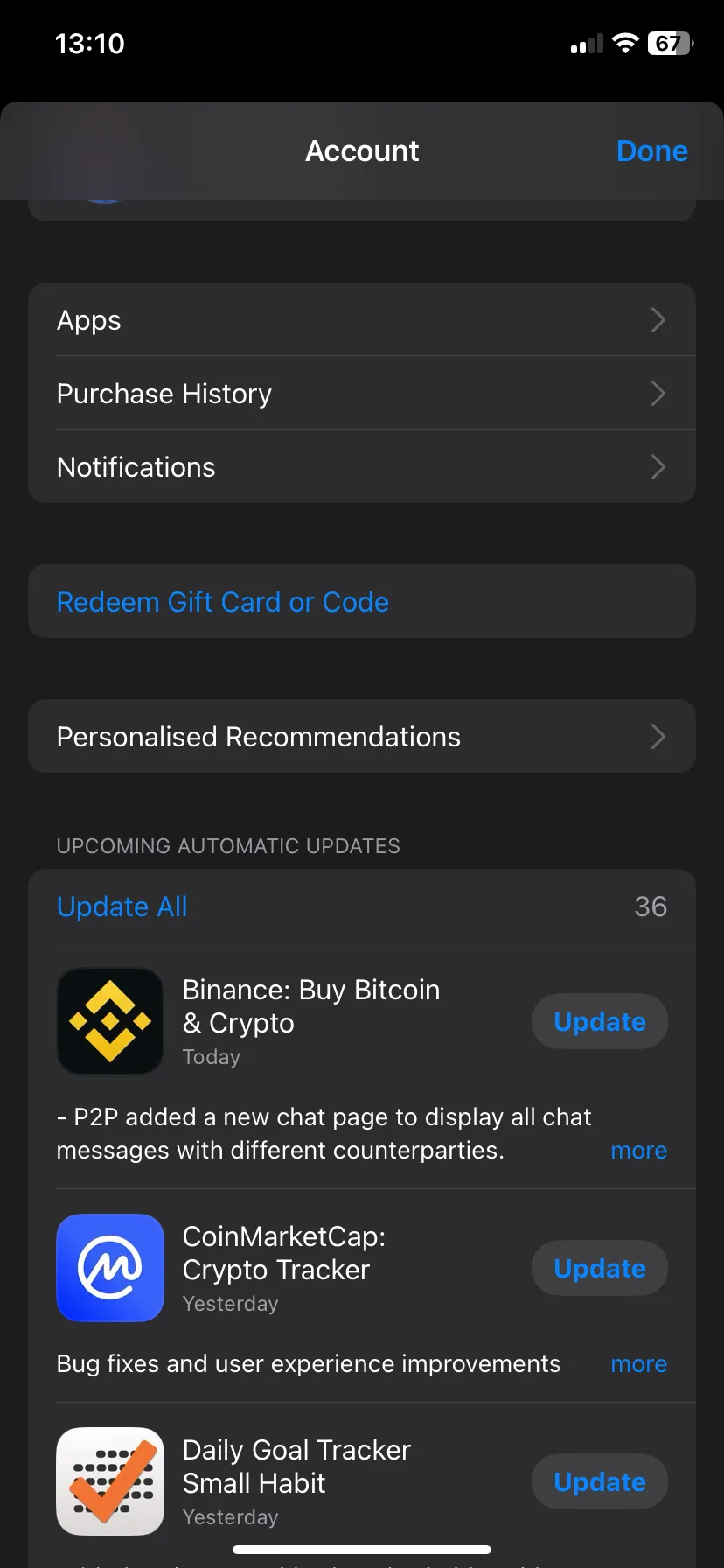 Ảnh chụp màn hình App Store trên iPhone hiển thị danh sách các ứng dụng cần cập nhật, minh họa cách cập nhật ứng dụng để cải thiện hiệu năng.