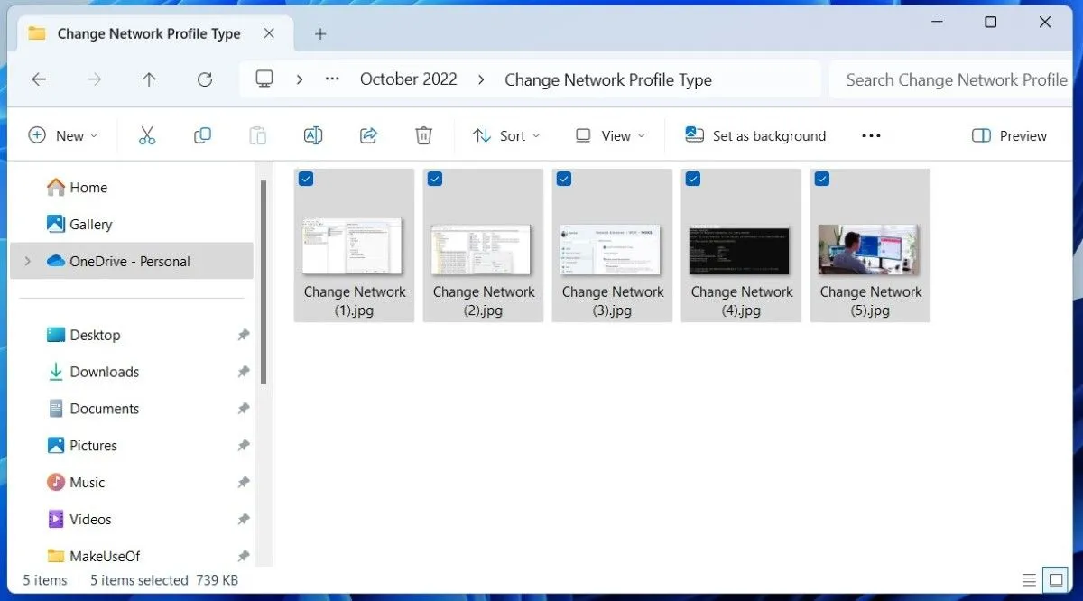 Ảnh chụp màn hình File Explorer hiển thị các tệp có tên tương tự đang được đổi tên hàng loạt