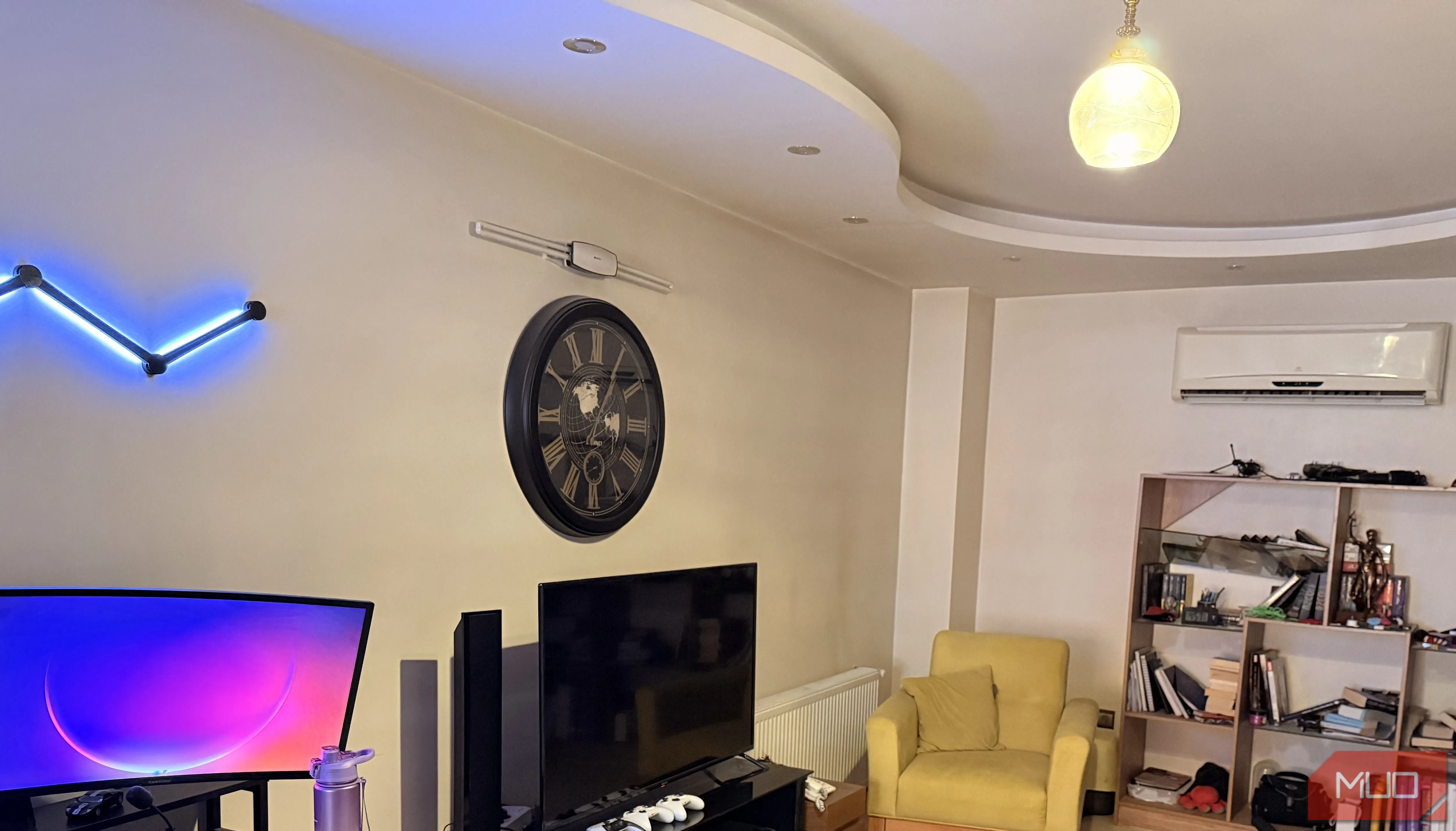 Ảnh phòng khách chụp với ống kính camera đã được lau sạch