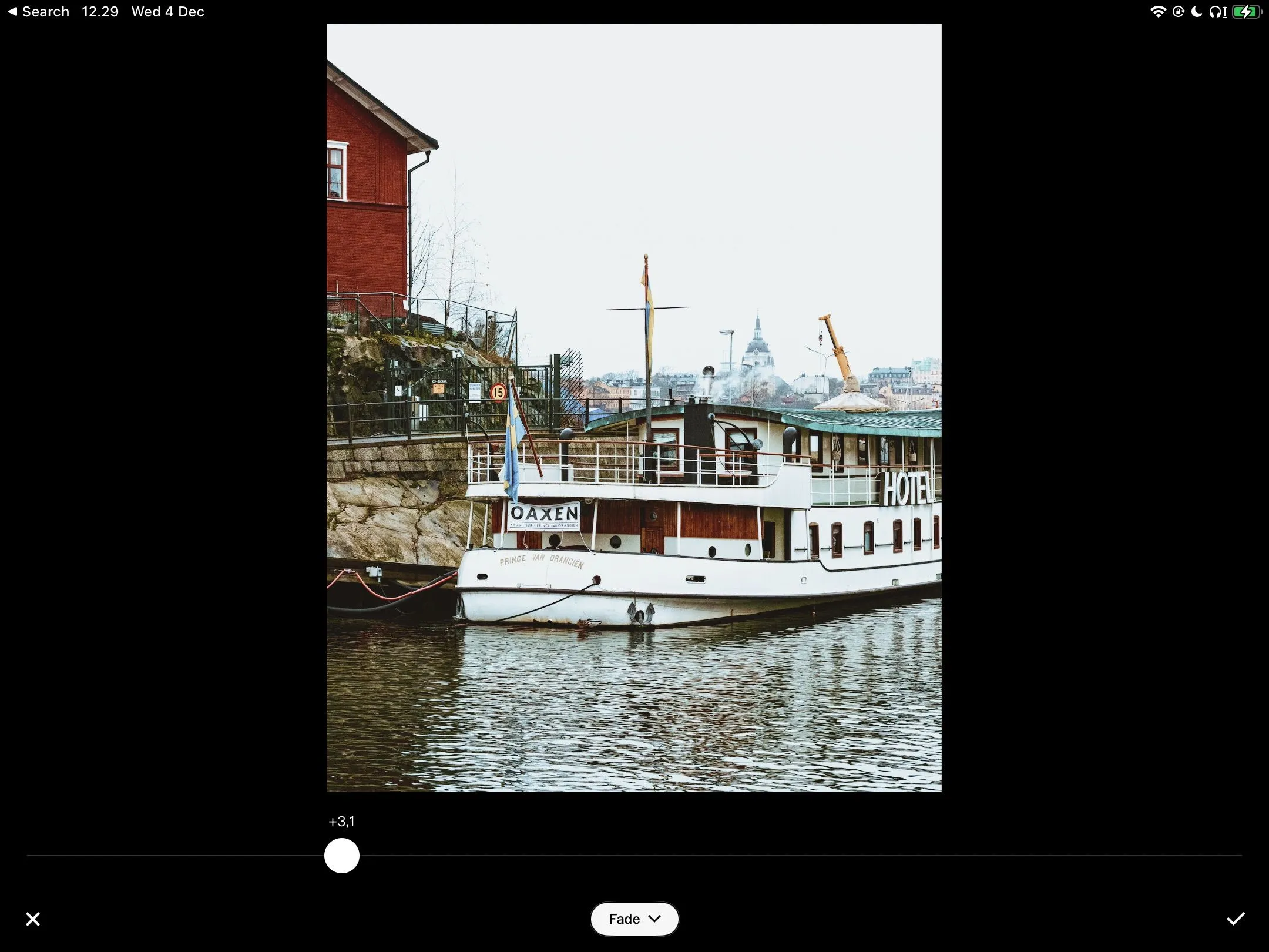 Áp dụng bộ lọc Fade cho một hình ảnh trong VSCO trên iPad