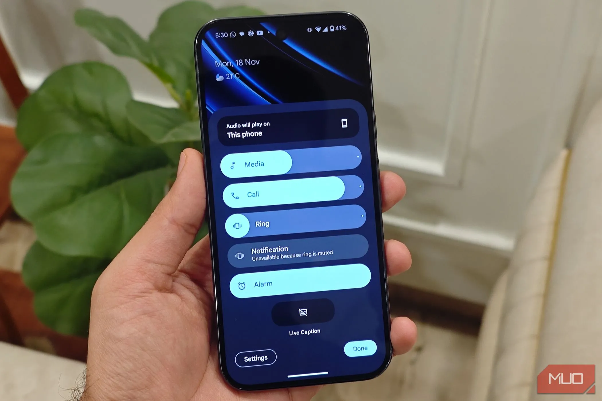 Bảng điều khiển âm lượng chi tiết trên Android 15, cho phép người dùng điều chỉnh riêng biệt âm lượng media, chuông, báo thức và cuộc gọi.