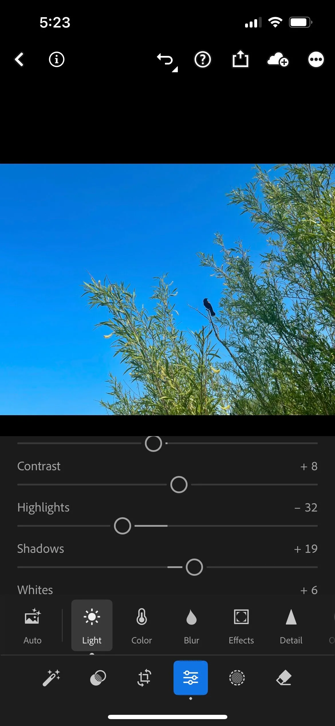 Bảng điều khiển chỉnh sửa phơi sáng cơ bản trong ứng dụng Lightroom Mobile, giúp nâng cao chất lượng ảnh