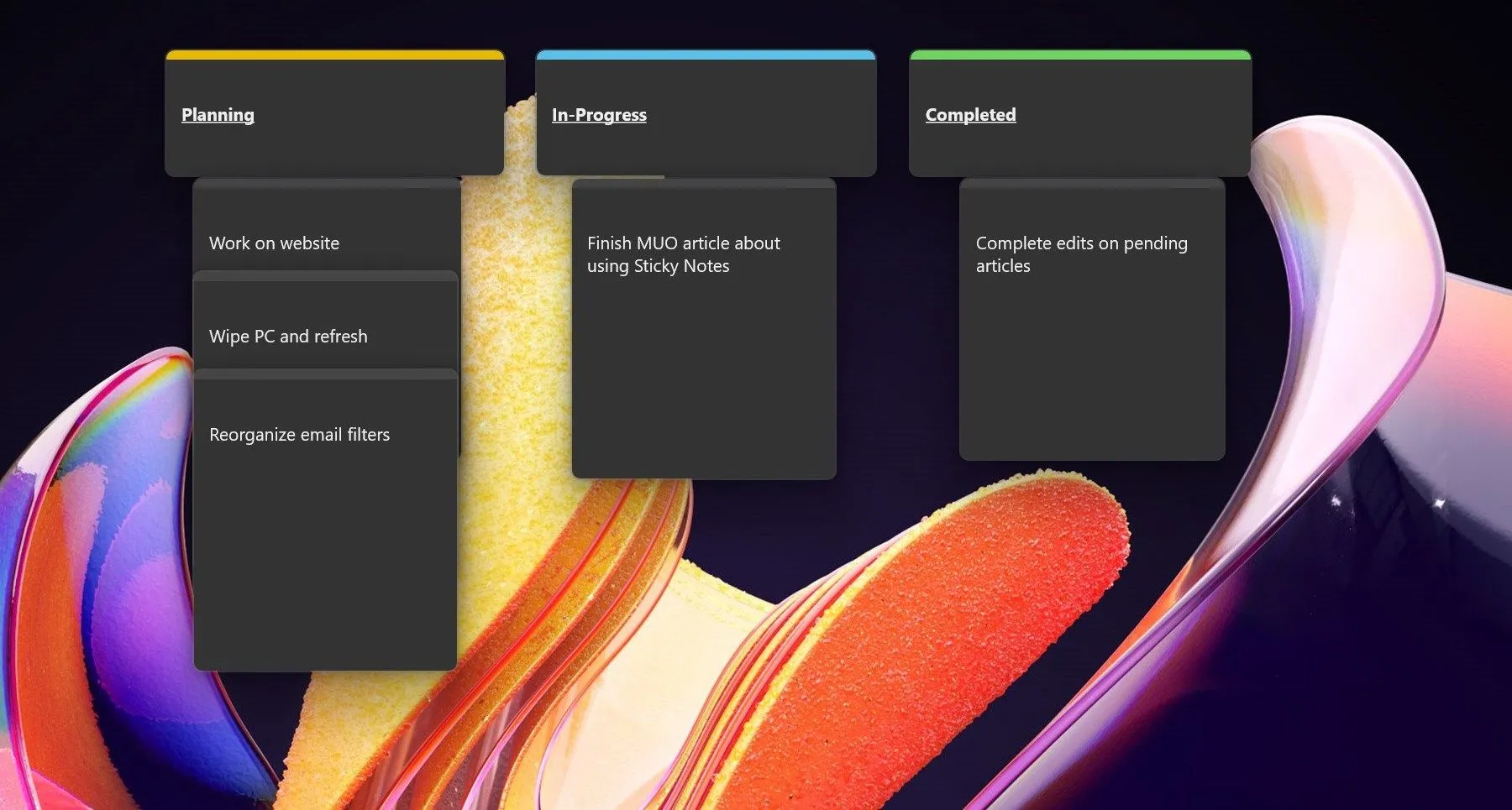 Bảng Kanban kỹ thuật số được tạo từ Sticky Notes trên màn hình desktop Windows