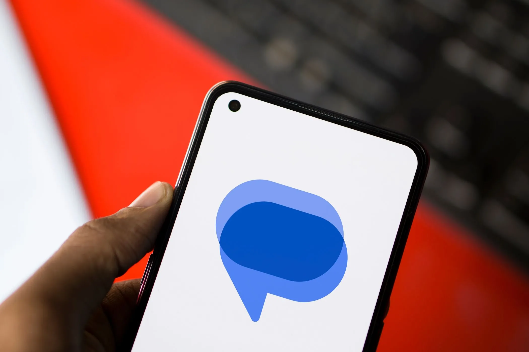 Biểu tượng Google Messages trên màn hình điện thoại Android, minh họa tính năng SafetyCore quét ảnh.