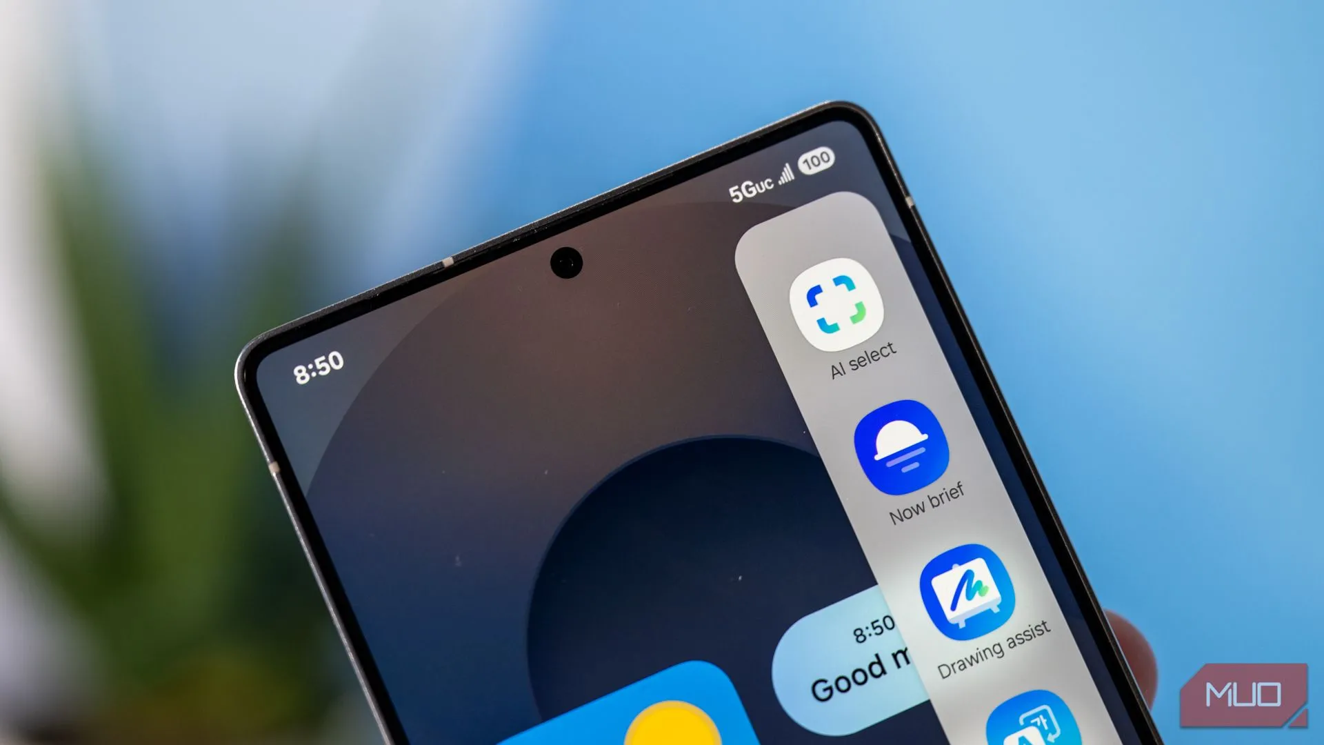 Biểu tượng ứng dụng AI và Edge Panel trên màn hình Samsung Galaxy S25 Ultra, minh họa các tính năng Galaxy AI tiên tiến.