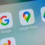 Biểu tượng ứng dụng Google Maps trên màn hình điện thoại Android hiển thị sự cố dữ liệu Timeline.