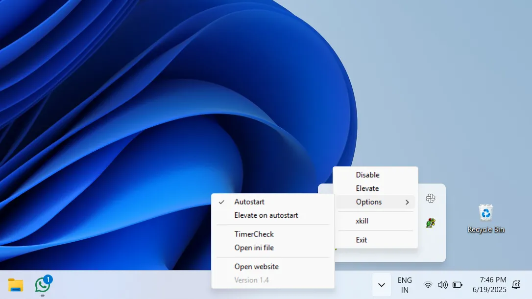 Biểu tượng ứng dụng SuperF4 trên khay hệ thống Windows hiển thị menu tùy chọn &quot;Tự khởi động&quot; để luôn sẵn sàng sử dụng