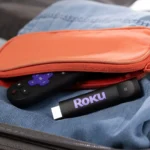 Bộ đôi thiết bị streaming Roku Streaming Stick và Streaming Stick Plus mới ra mắt trong bao bì