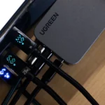Bộ sạc nhanh Ugreen Nexode Pro 100W USB-C hiển thị công suất đầu ra, minh họa công nghệ sạc nhanh tiện lợi cho smartphone.