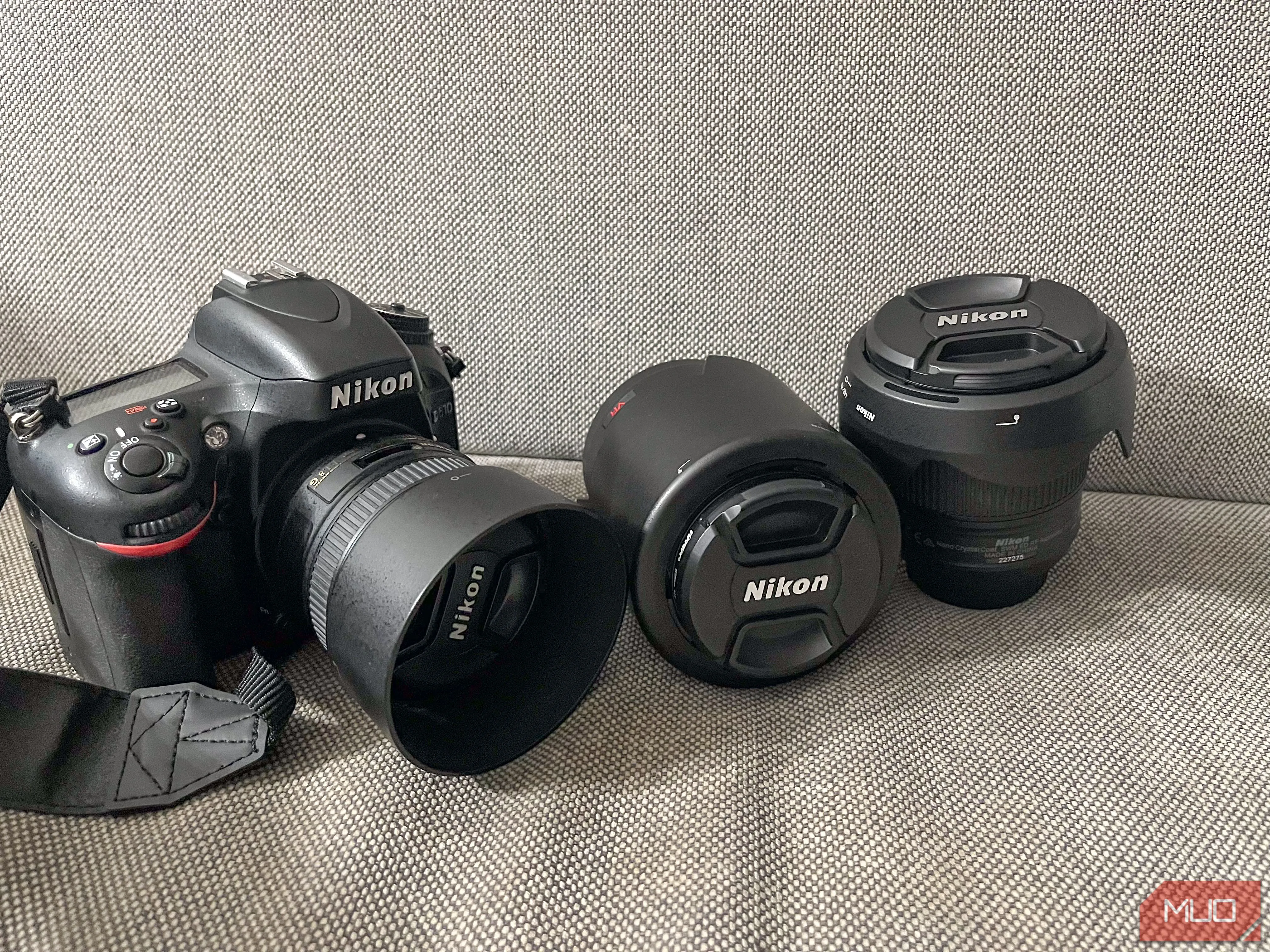 Bộ sưu tập các ống kính DSLR đa dạng về tiêu cự và khẩu độ, minh họa sự phong phú trong hệ sinh thái ống kính máy ảnh DSLR.