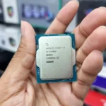 Bộ vi xử lý Intel Core thế hệ 14 trên tay minh họa mối đe dọa ransomware tấn công CPU