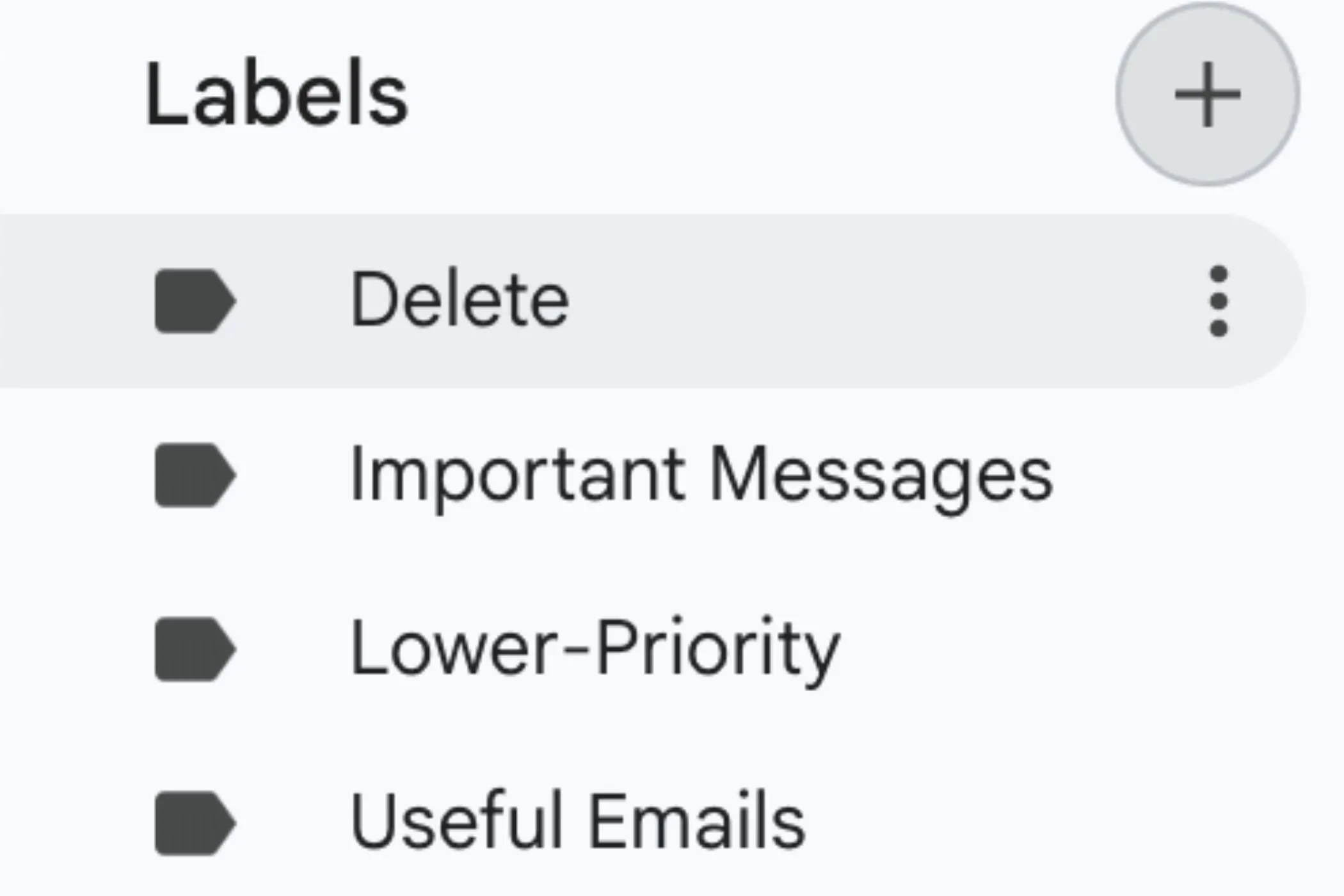 Các nhãn (labels) trong giao diện web của Gmail giúp sắp xếp email theo danh mục