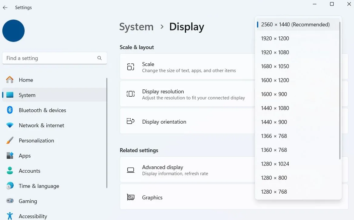 Các tùy chọn độ phân giải màn hình trong Cài đặt Hiển thị của Windows 11