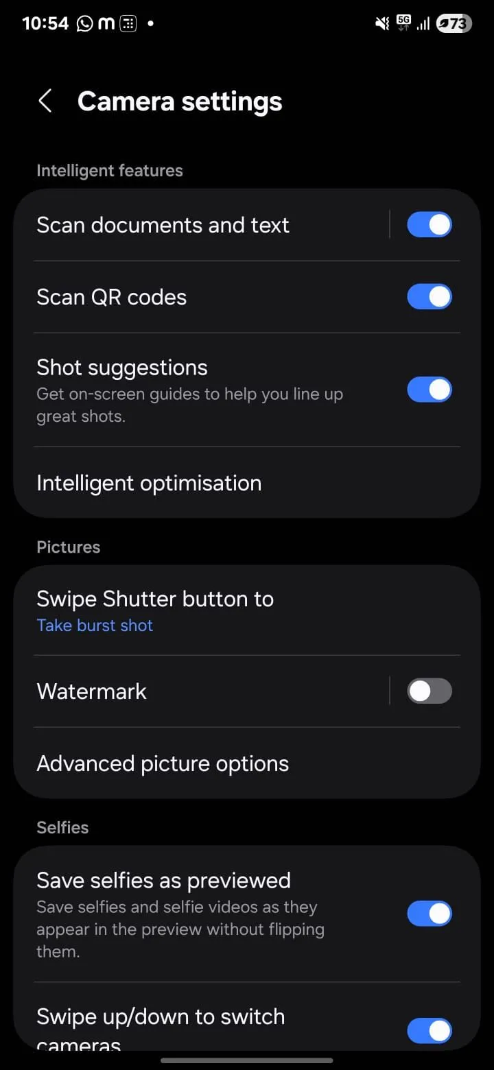 Cài đặt camera điện thoại Samsung hiển thị tùy chọn Gợi ý chụp ảnh (Shot Suggestions) đang bật