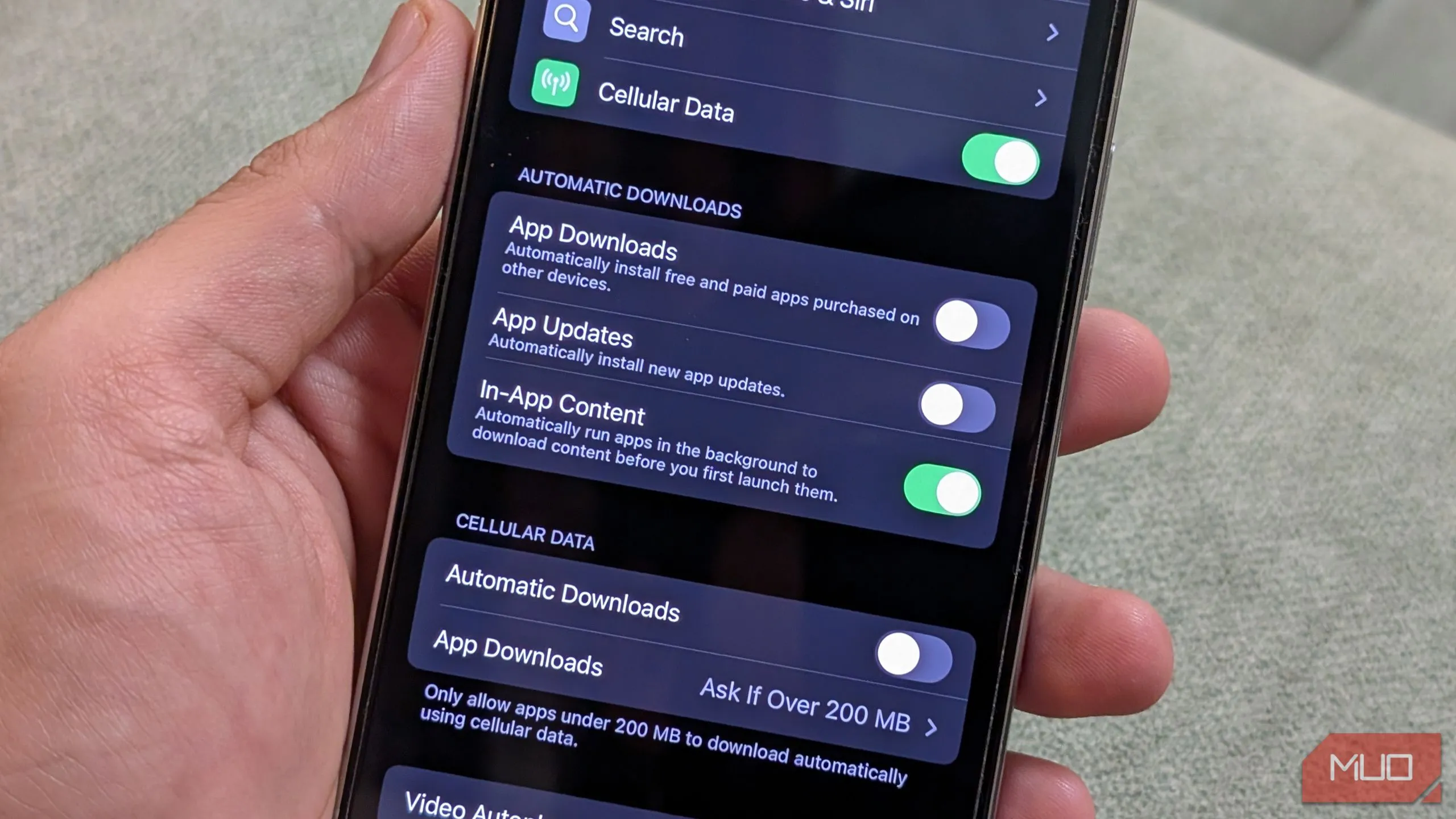 Cài đặt Dữ liệu di động trong App Store giúp ngăn chặn tải ứng dụng tự động qua 3G/4G