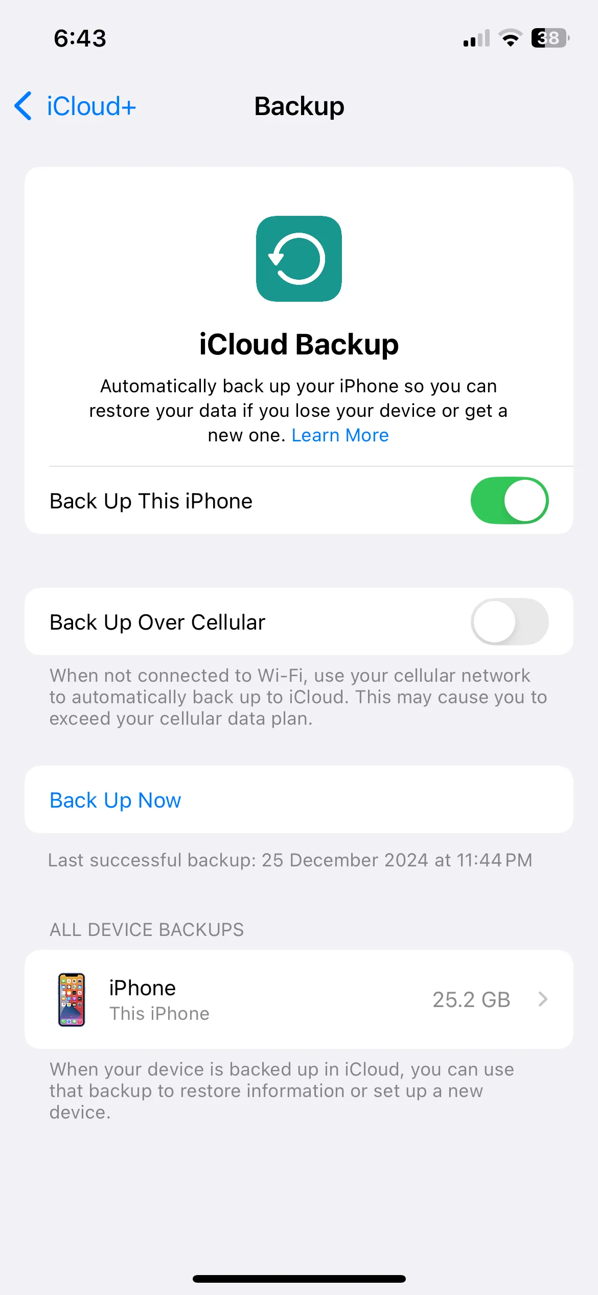 Cài đặt sao lưu iCloud trên iPhone, nơi có thể tắt tính năng sao lưu qua dữ liệu di động.