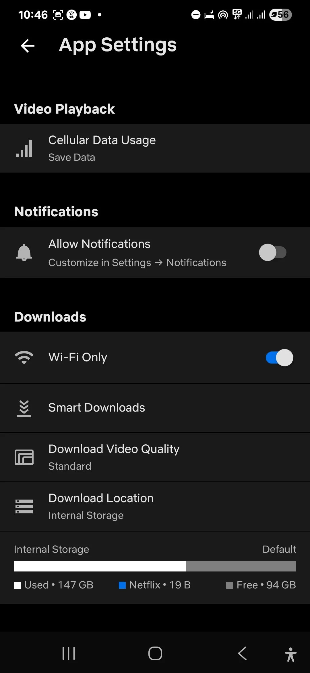 Cài đặt tải xuống trong ứng dụng Netflix trên Android, cho phép người dùng quản lý chất lượng và vị trí lưu trữ nội dung ngoại tuyến.