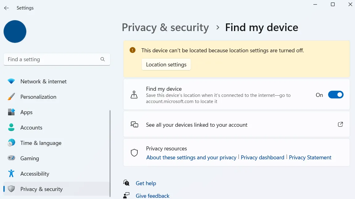 Cài đặt tính năng Tìm thiết bị của tôi trong Windows 11, hiển thị trạng thái và tùy chọn kích hoạt dịch vụ định vị để tìm lại laptop bị mất