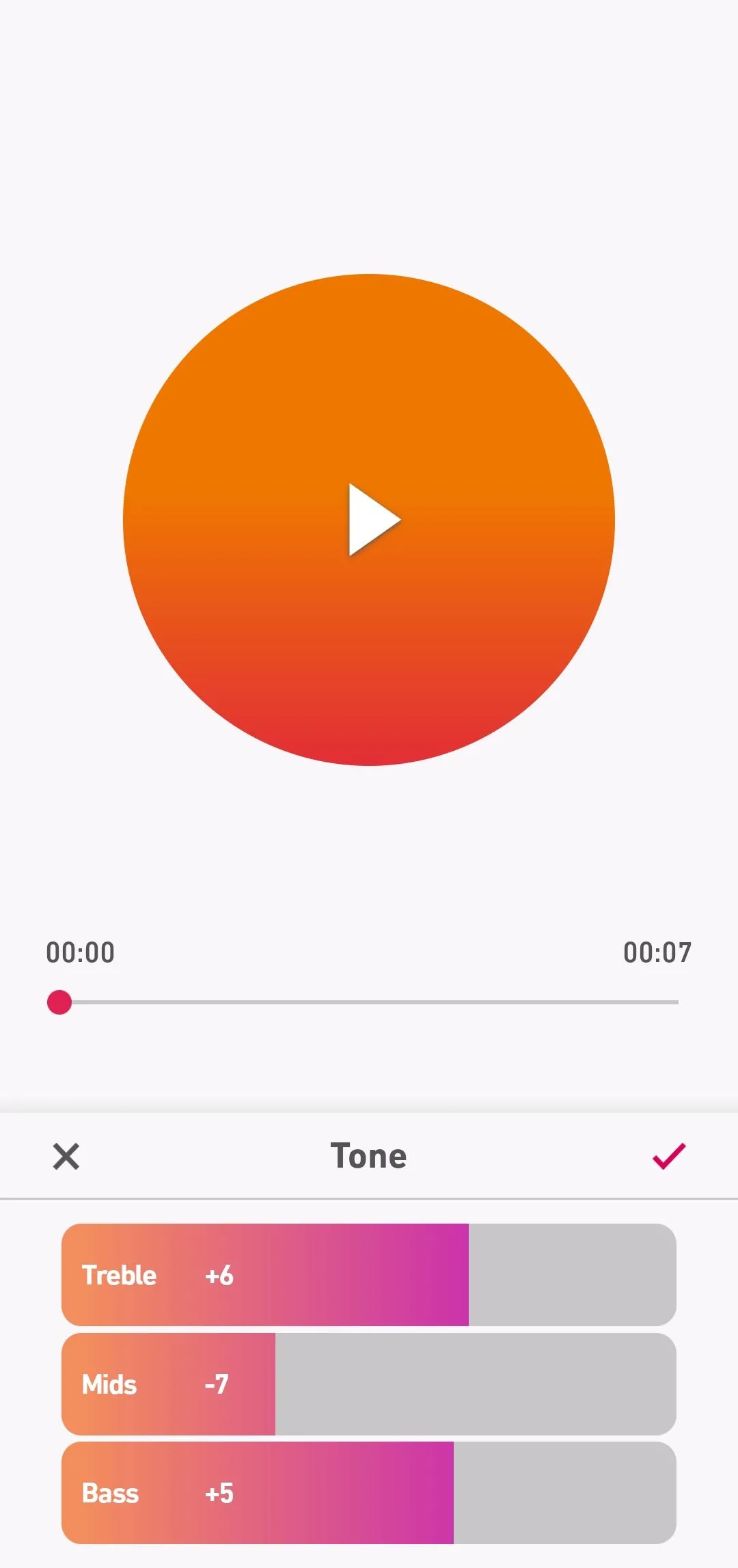 Cài đặt tùy chỉnh âm Bass, Treble và Mids trong ứng dụng Dolby On, hiển thị các thanh trượt cho phép người dùng điều chỉnh thủ công dải tần số để tối ưu hóa chất lượng bản ghi.