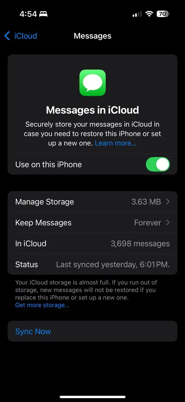 Cài đặt ứng dụng Tin nhắn (Messages) trong iCloud, hiển thị tùy chọn sao lưu dữ liệu tin nhắn và các file đính kèm, ảnh hưởng đến dung lượng iCloud.
