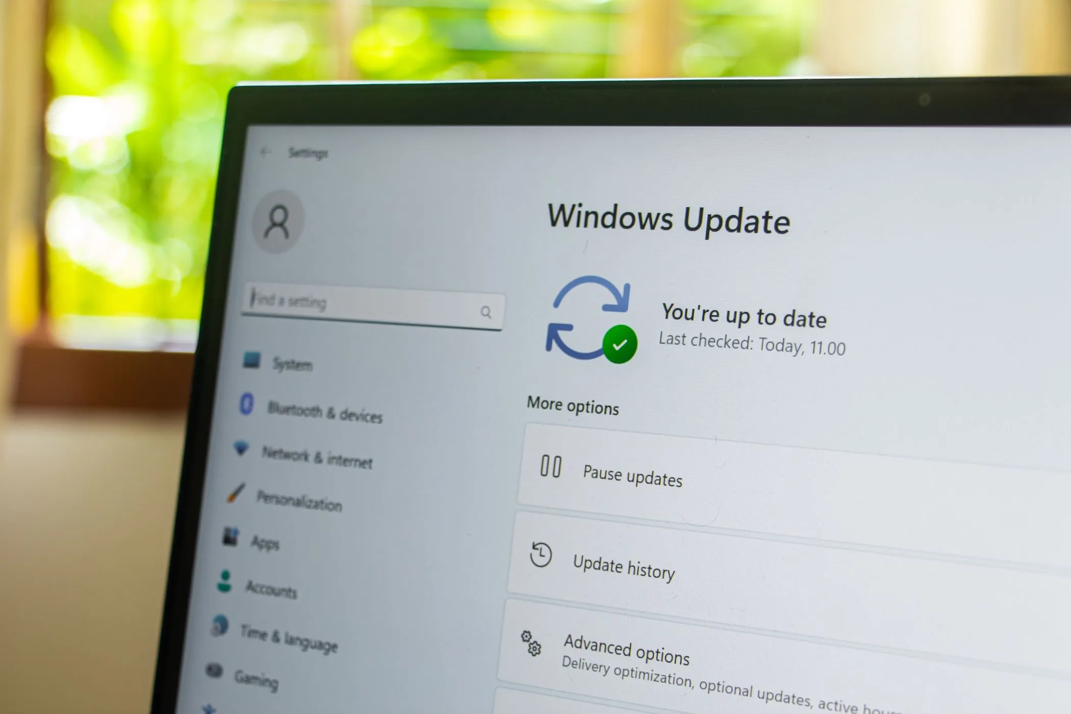 Cài đặt Windows Update trên laptop Windows hiển thị tùy chọn cập nhật và lịch sử