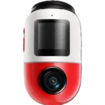Camera hành trình 70mai Dash Cam 4K Omni màu đỏ và trắng với thiết kế hiện đại, nổi bật.