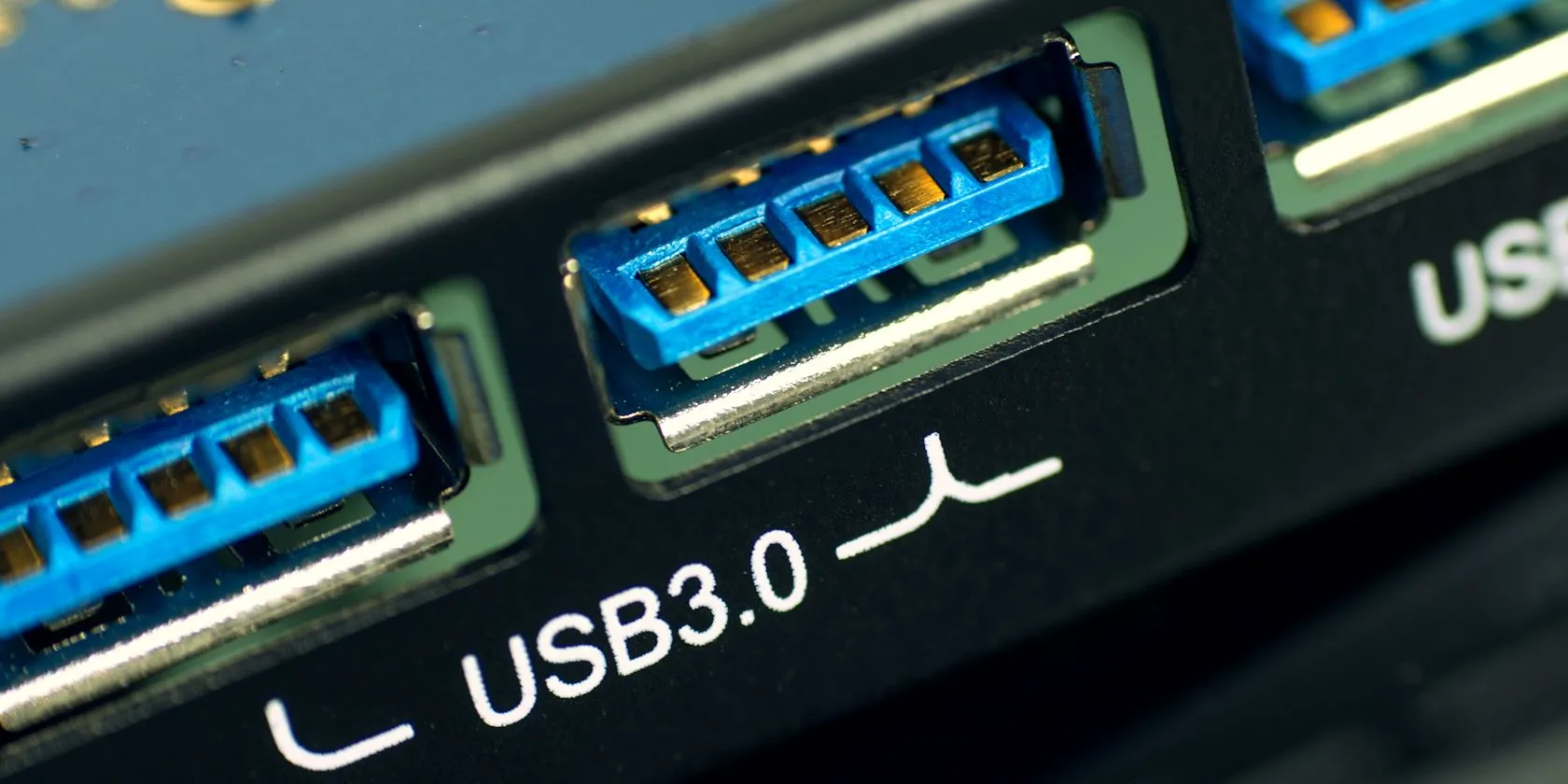 Cận cảnh cổng USB 3.0 trên router, yếu tố quan trọng quyết định tốc độ NAS