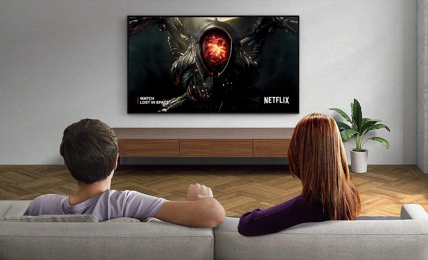 Cặp đôi trải nghiệm xem phim Netflix trên TV Mini-LED của Sony trong phòng sáng