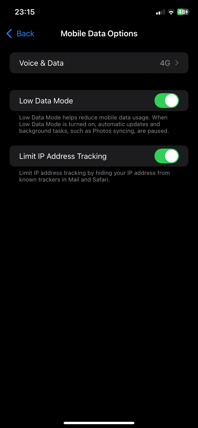 Chế độ dữ liệu thấp được bật trong Cài đặt iOS giúp tiết kiệm dung lượng 4G/5G khi sử dụng hotspot