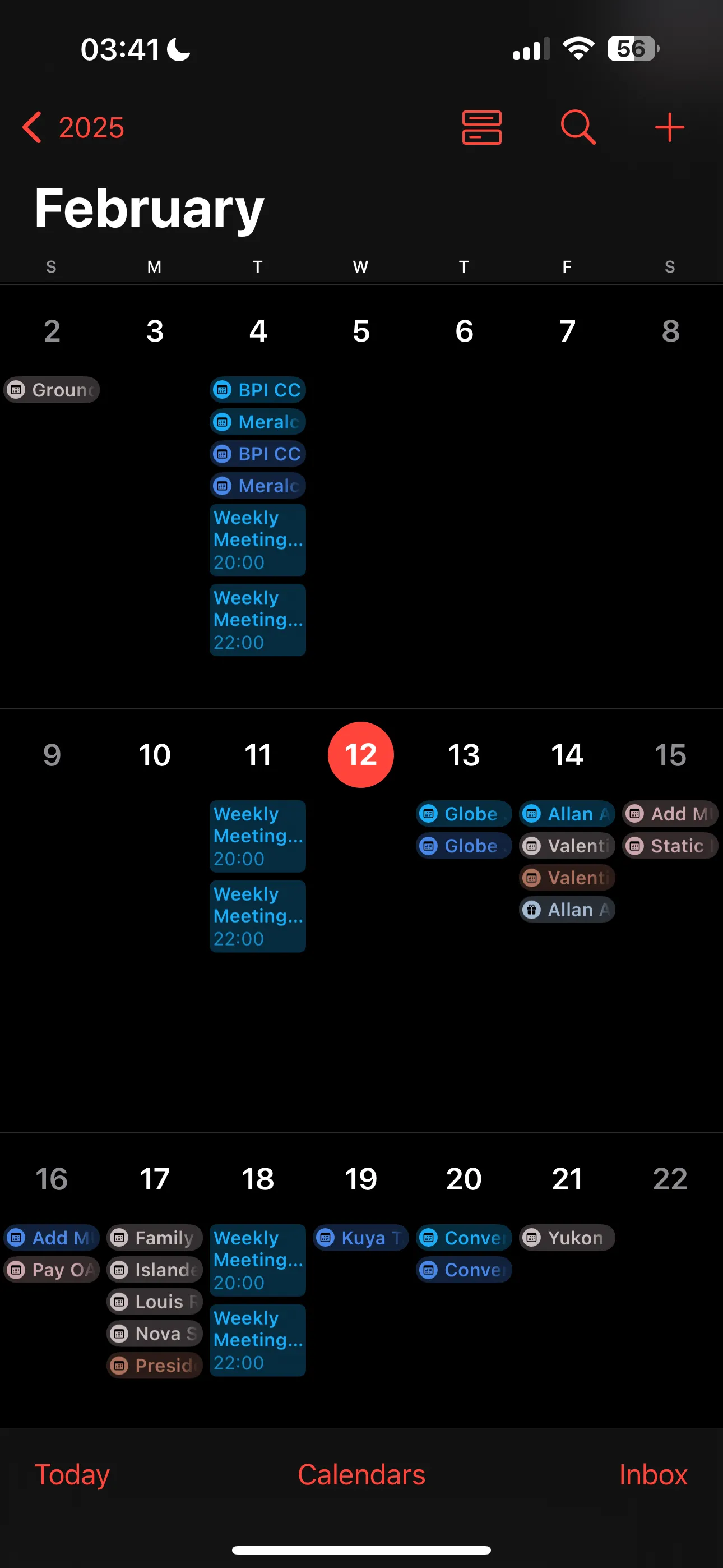 Chế độ xem tháng của Apple Calendar hiển thị ba tuần làm việc