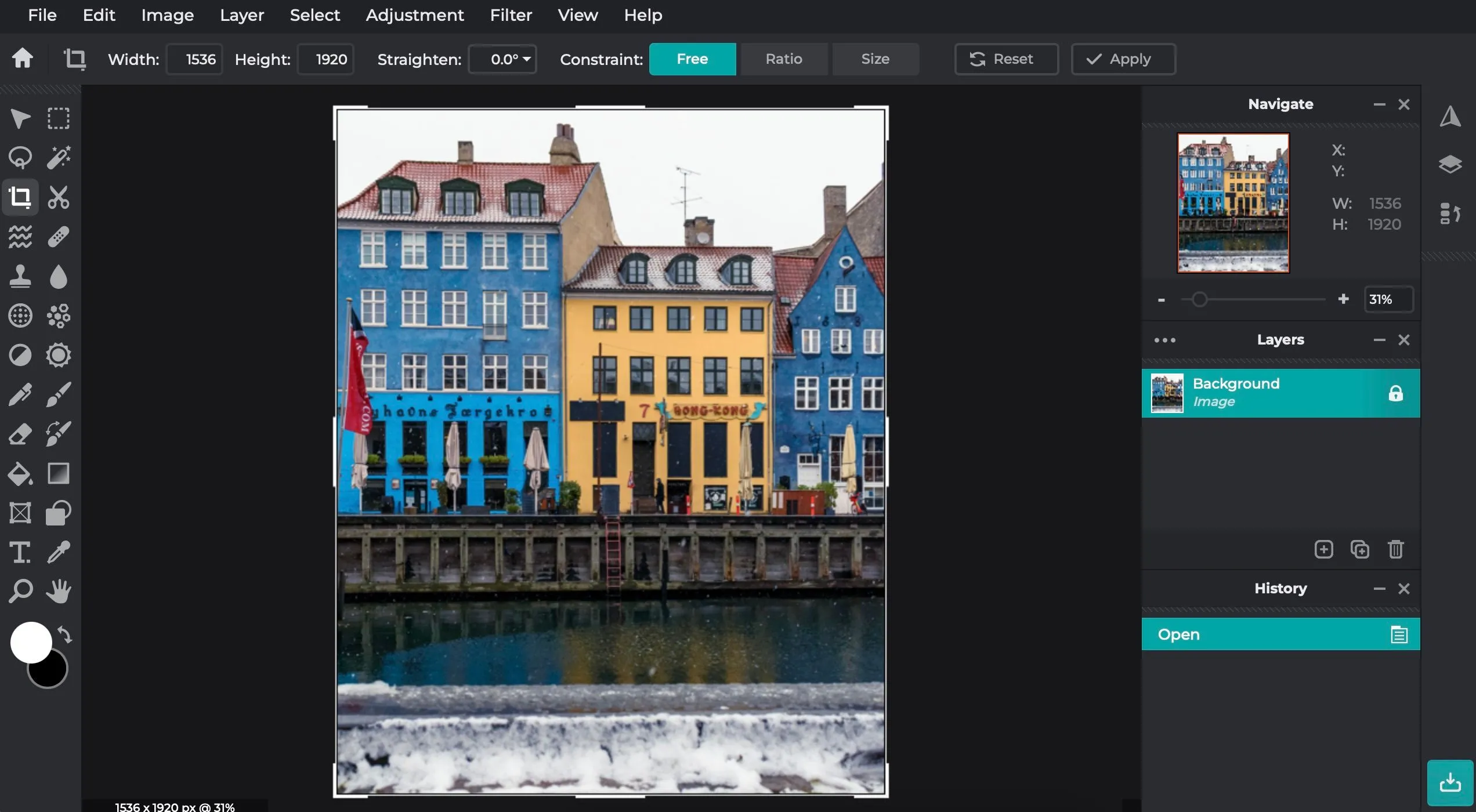 Chỉnh sửa ảnh trực tuyến trên giao diện của Pixlr E tương tự Photoshop
