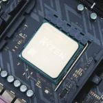 Chip AMD Ryzen 8 nhân được gắn trong socket trên bo mạch chủ