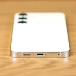Cổng micro và sạc dưới đáy điện thoại Samsung Galaxy S24 Plus