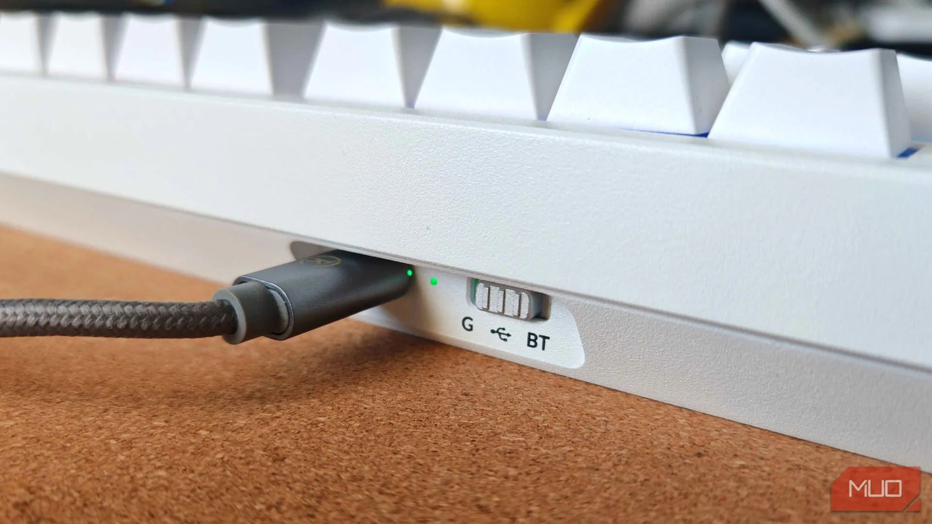 Công tắc chuyển đổi kết nối trên bàn phím Lemokey P1 HE