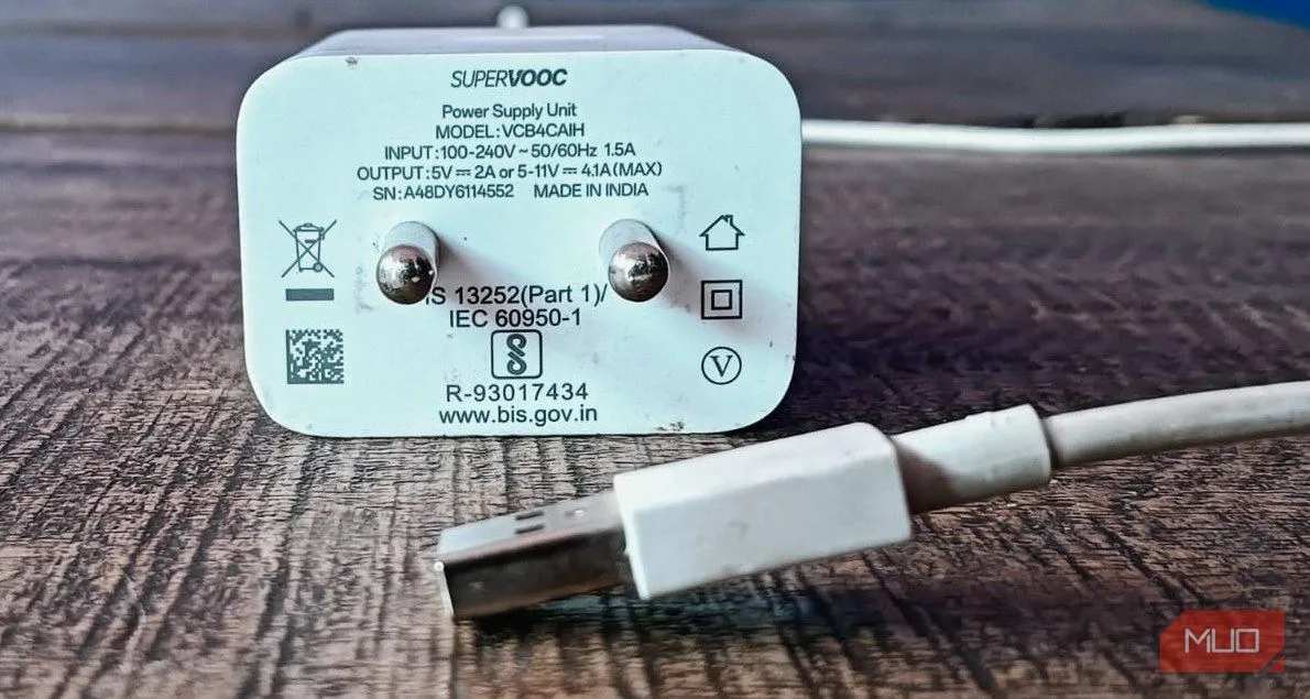 Củ sạc SuperVOOC kèm cáp USB-A