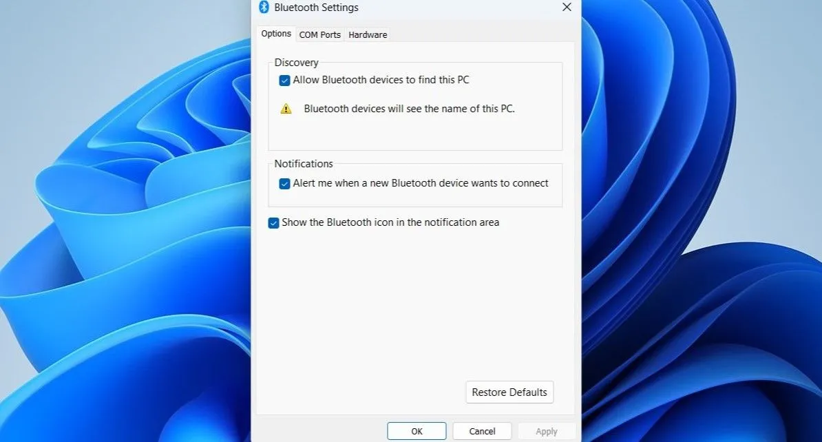 Cửa sổ Cài đặt Bluetooth trên Windows hiển thị tùy chọn 'Show the Bluetooth icon in the notification area' đã được chọn.