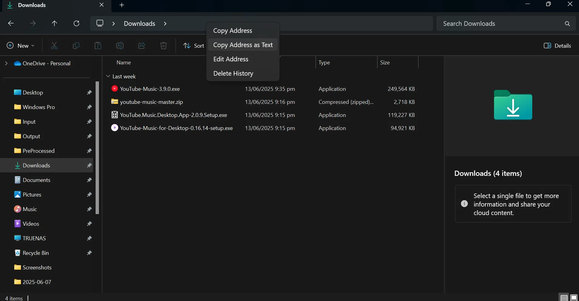 Cửa sổ File Explorer trên Windows hiển thị menu ngữ cảnh với tùy chọn &quot;Copy address as text&quot; cho thư mục Downloads.