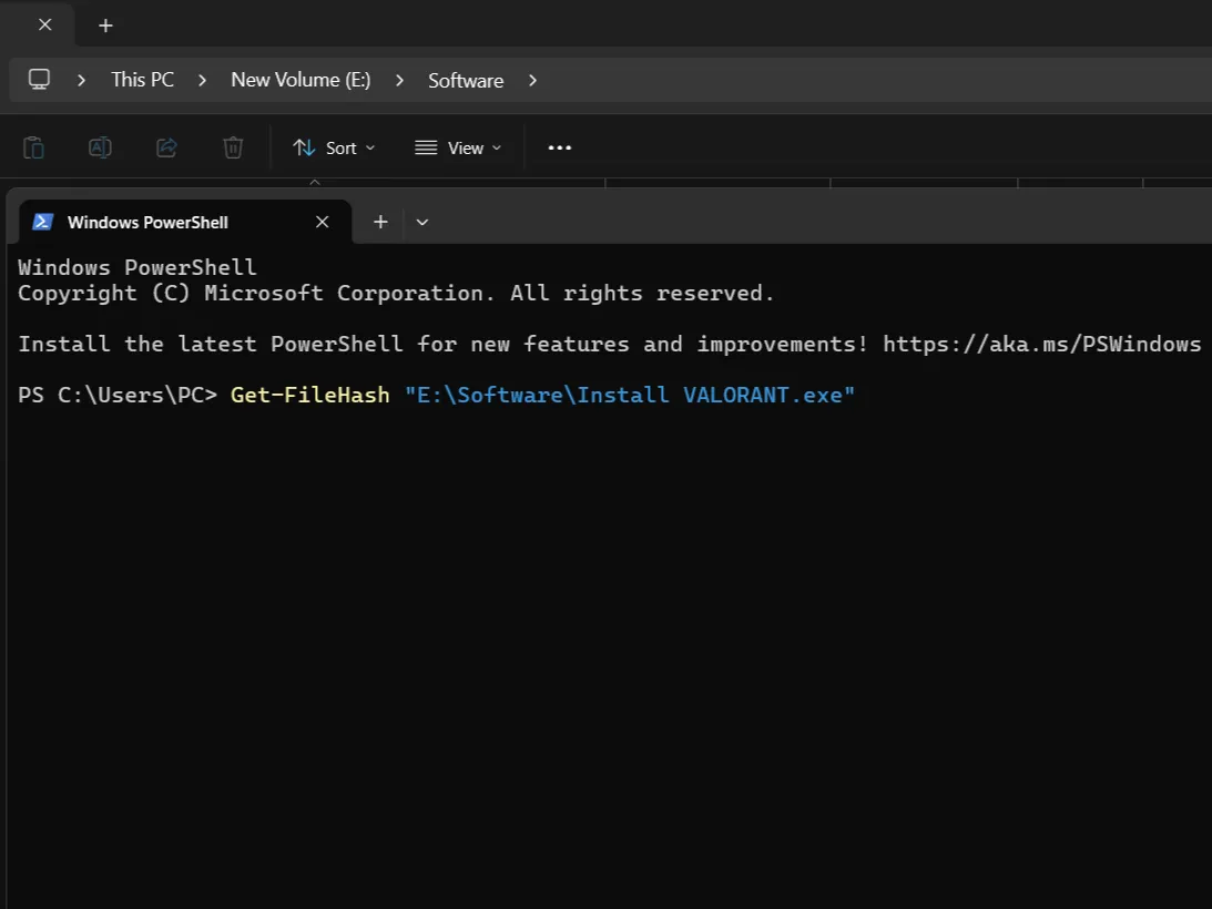 Cửa sổ Windows PowerShell hiển thị lệnh Get-FileHash để tạo hàm băm SHA256 cho một tệp tin cụ thể