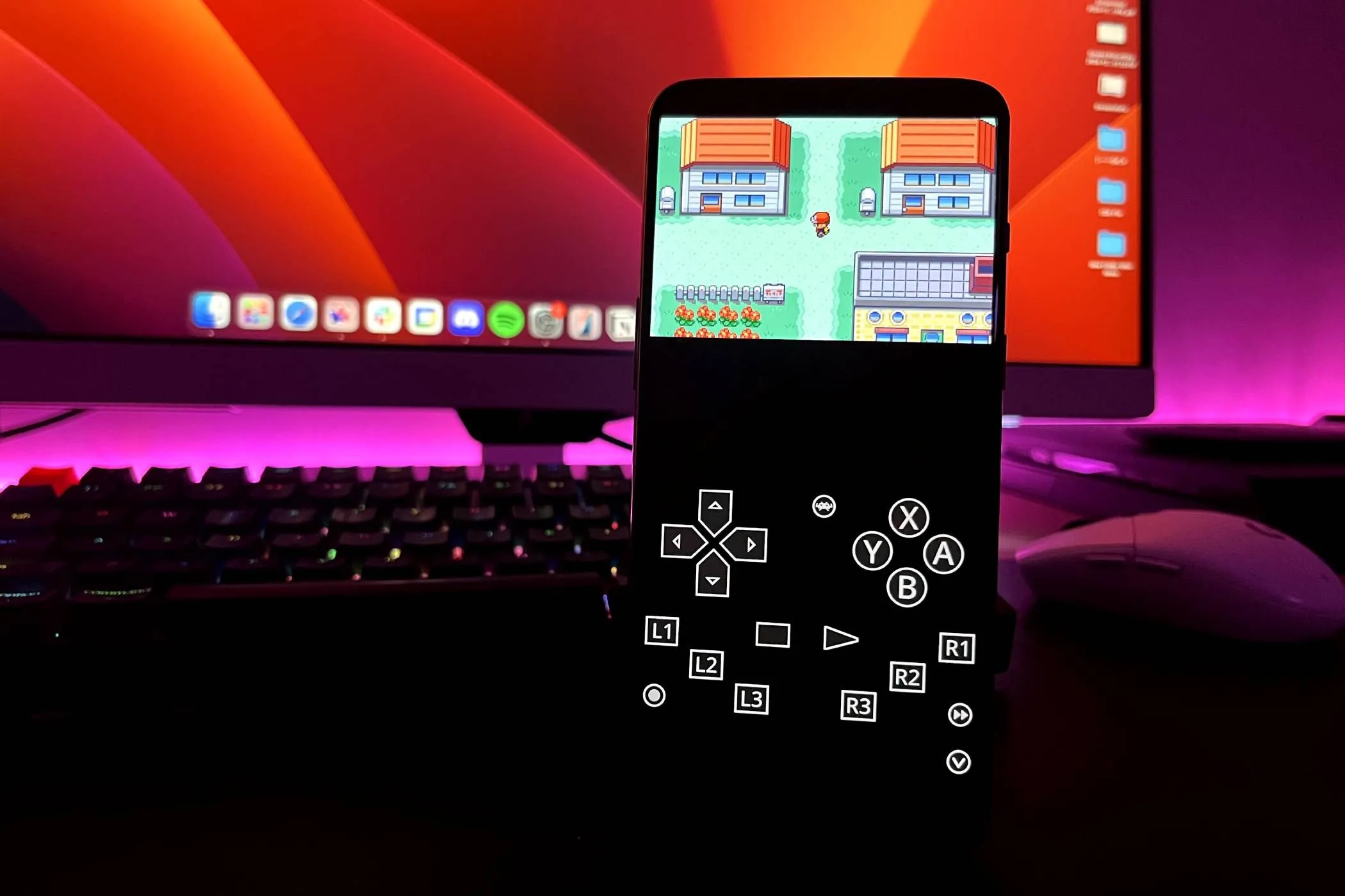 Điện thoại Android đang chạy game Pokémon Fire Red qua giả lập RetroArch, thể hiện khả năng chơi game retro trên thiết bị cũ.