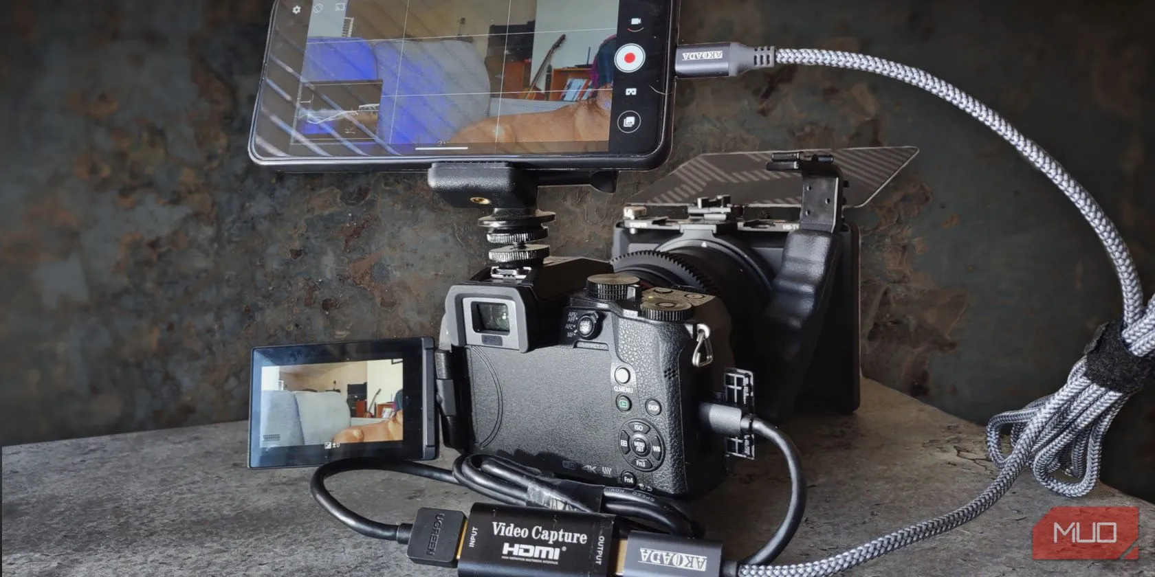 Điện thoại Android kết nối làm màn hình cho máy ảnh Lumix G7, minh họa khả năng tương tác giữa thiết bị thông minh và máy ảnh chuyên nghiệp