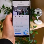 Điện thoại hiển thị giao diện ứng dụng camera an ninh Tapo, minh họa việc biến điện thoại cũ thành camera giám sát.