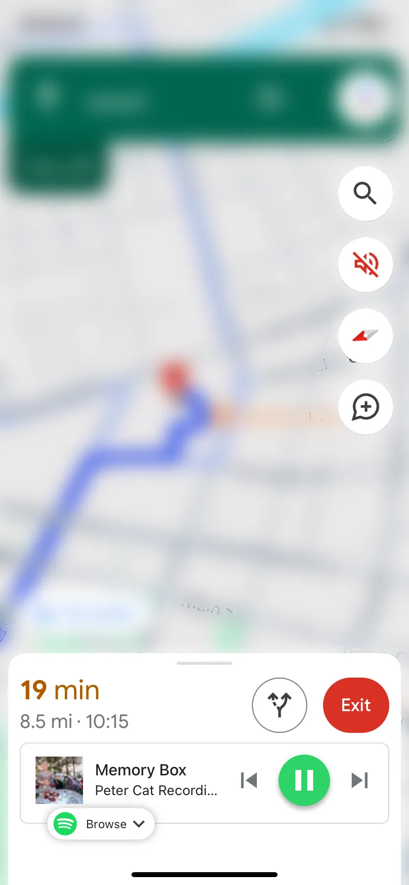 Điều khiển phát nhạc Spotify hiển thị ở cuối cửa sổ điều hướng Google Maps trên iOS