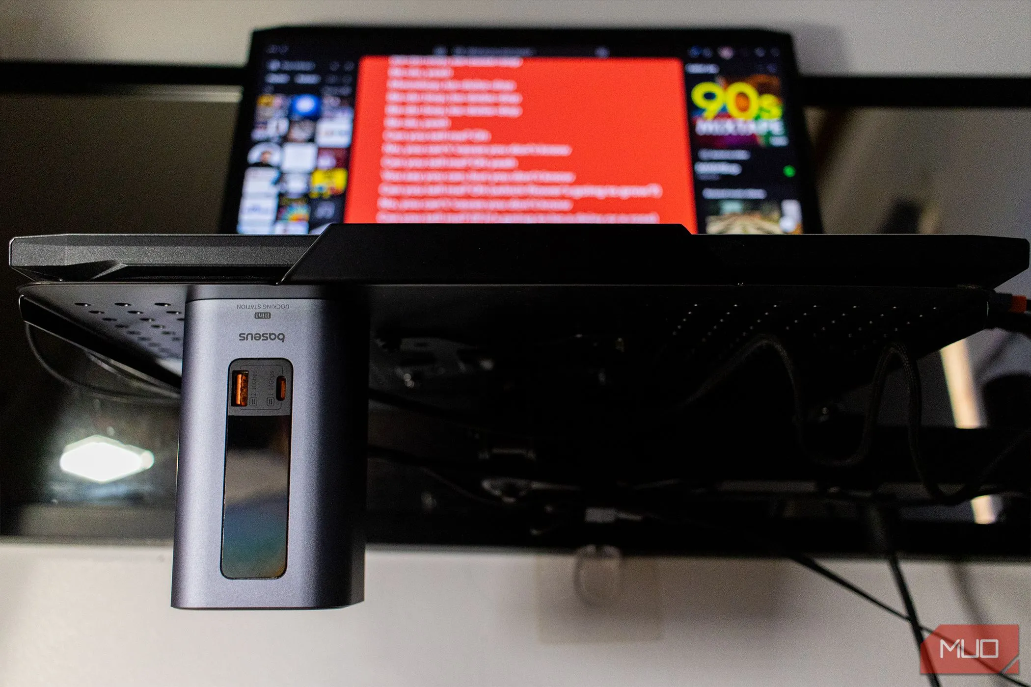 Docking Station Baseus Spacemate gắn từ tính lộn ngược vào khay laptop, tối ưu không gian