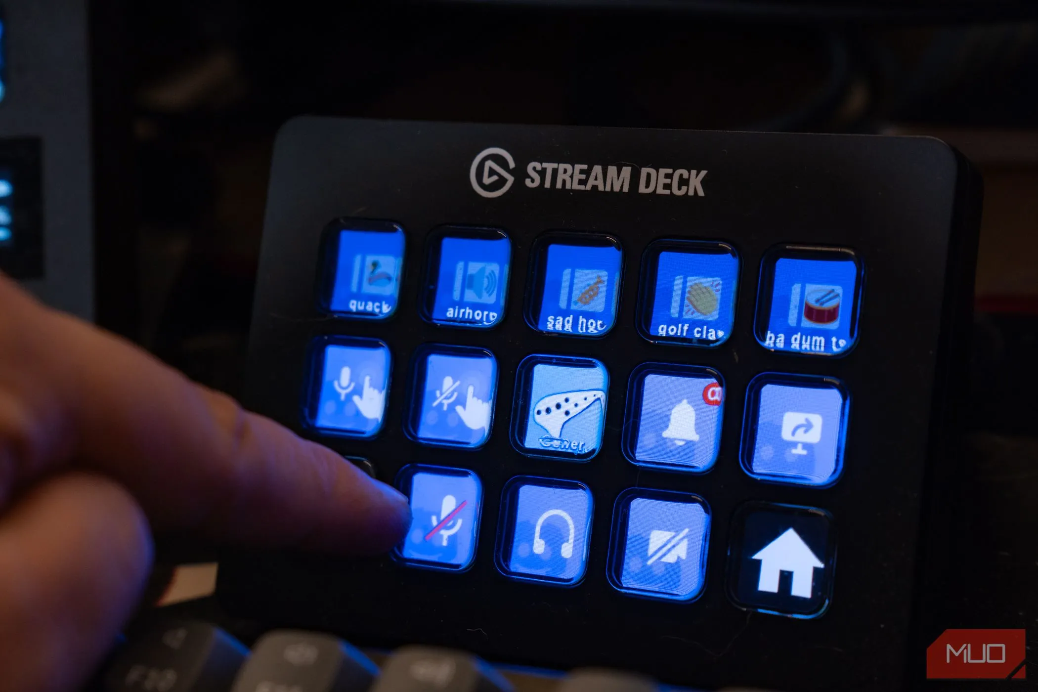 Elgato Stream Deck với các biểu tượng plugin Discord, minh họa khả năng điều khiển cuộc gọi và các chức năng ứng dụng khác bằng một chạm.
