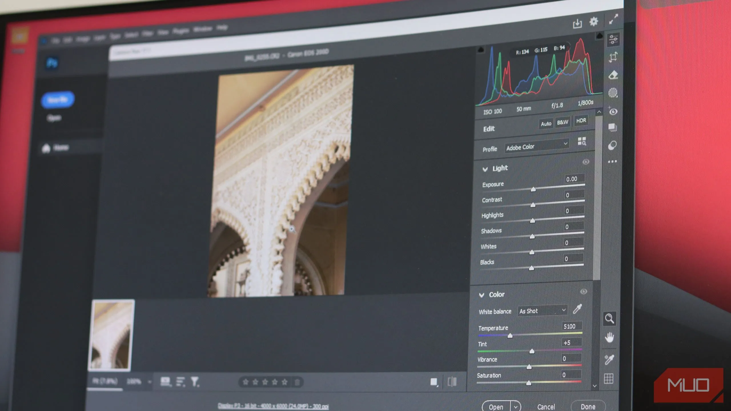 Giao diện Adobe Camera Raw hiển thị các tùy chọn điều chỉnh ảnh RAW chuyên nghiệp trong Photoshop