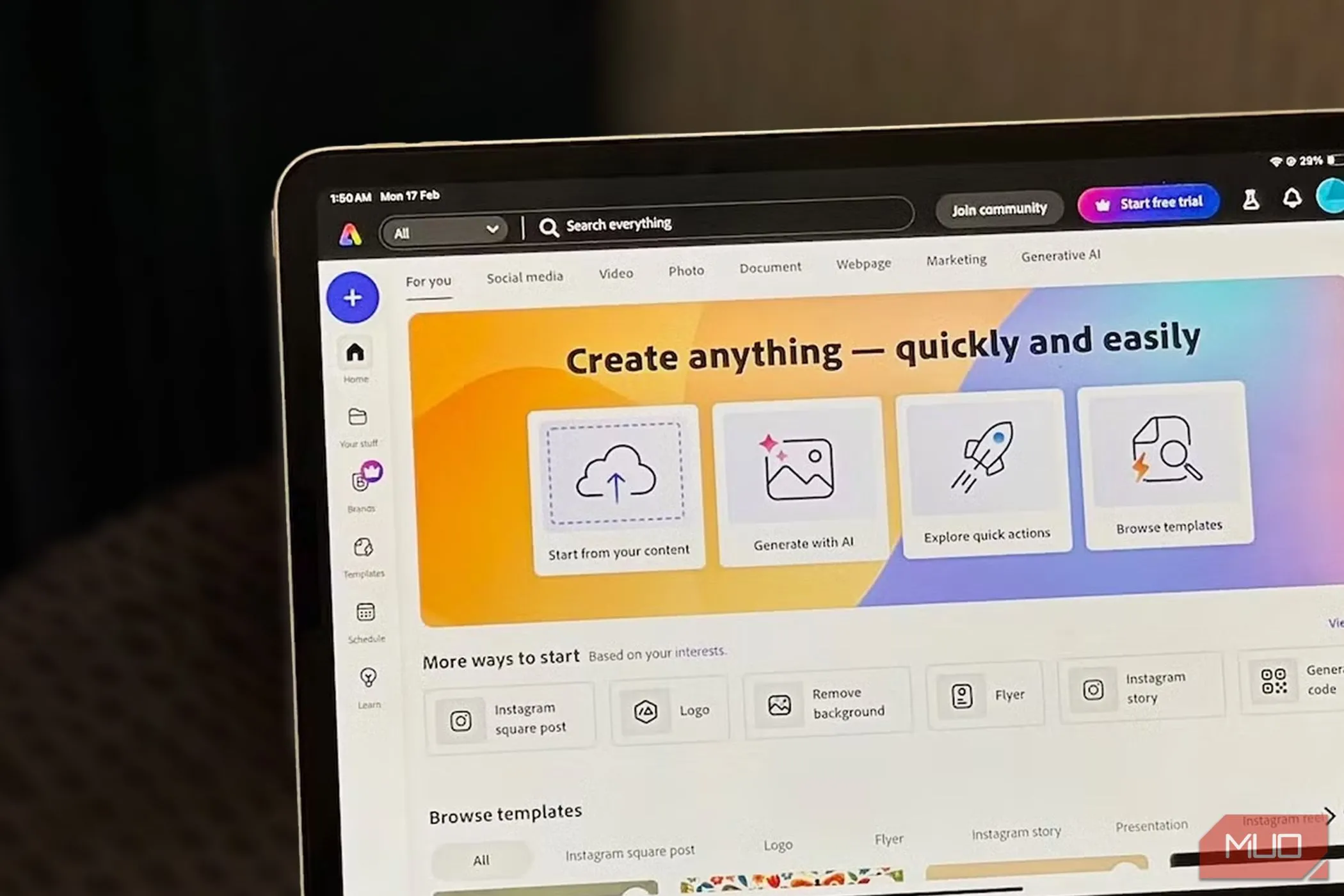 Giao diện Adobe Express trên iPad hiển thị tính năng chỉnh sửa ảnh