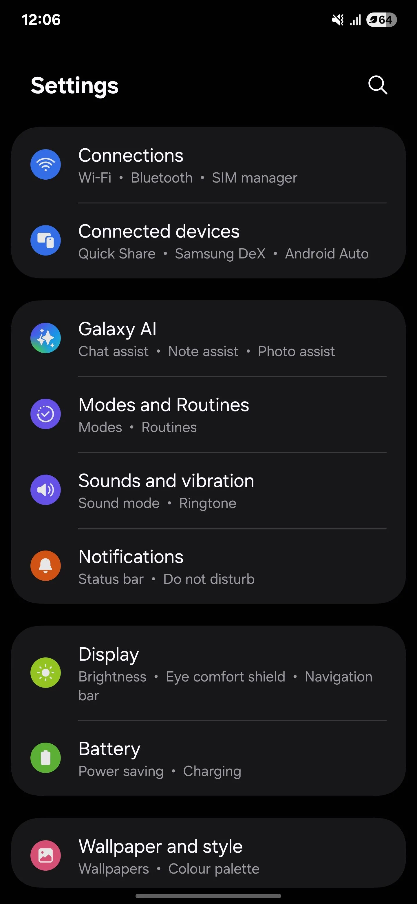 Giao diện Cài đặt chính trên điện thoại Samsung Galaxy S25 Ultra, dẫn đến mục Thông báo