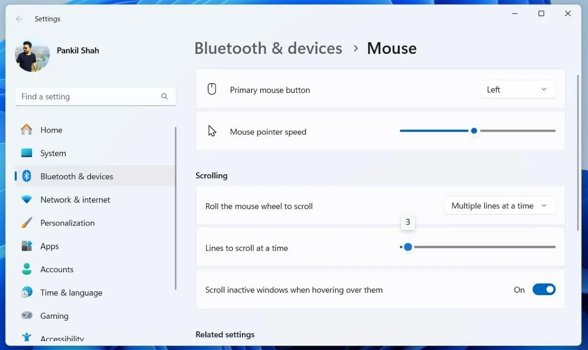 Giao diện cài đặt cuộn chuột (Scrolling settings) trong Windows 11, hiển thị tùy chọn số dòng cuộn và chế độ cuộn