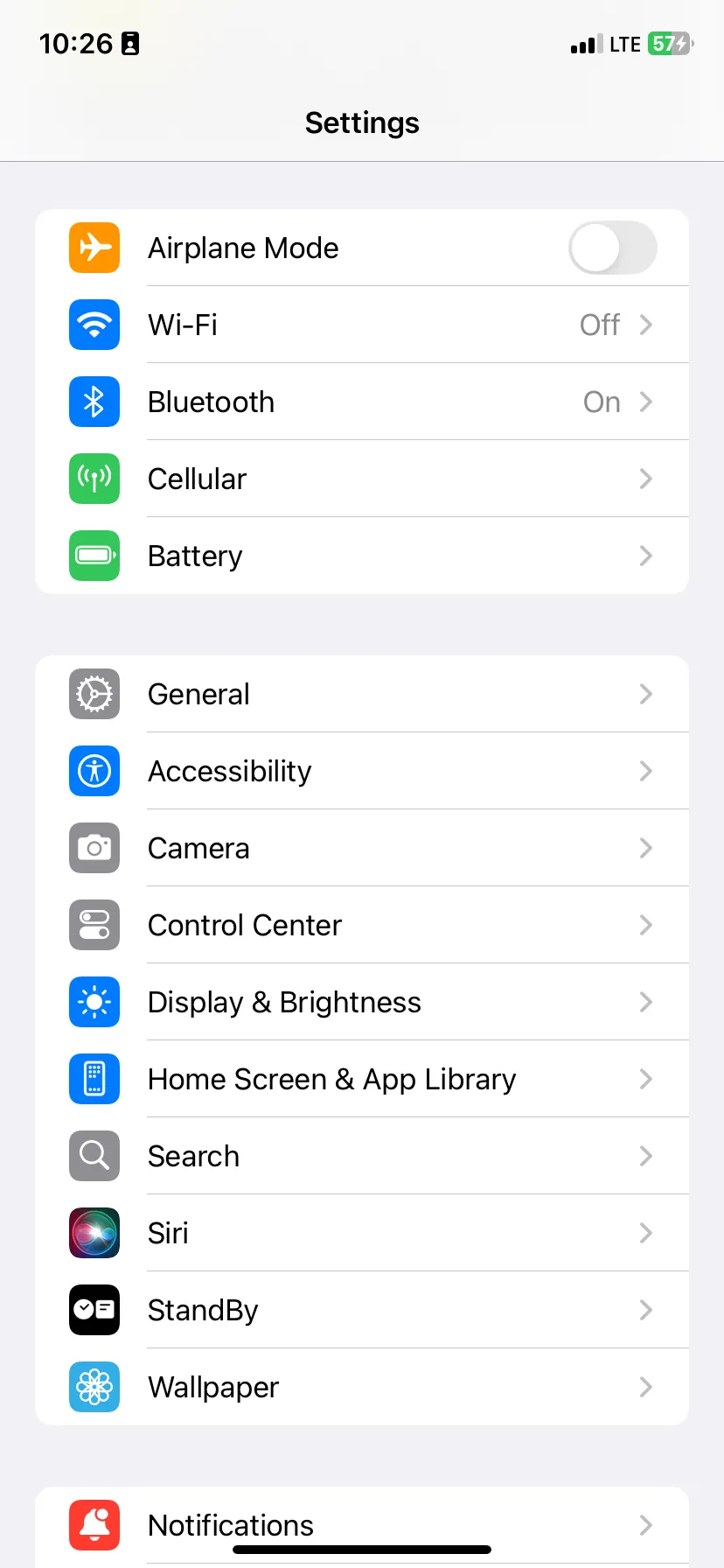 Giao diện cài đặt StandBy trên iPhone, cho thấy tùy chọn bật tắt chế độ