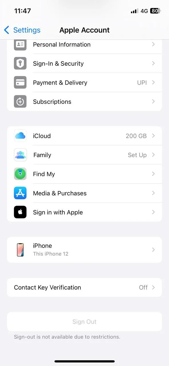 Giao diện cài đặt tài khoản Apple trên iPhone